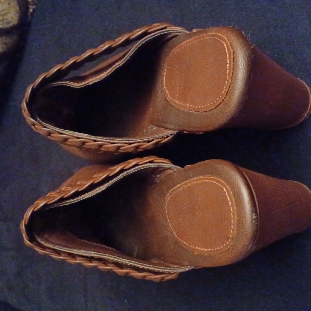 Shoes - Picture 7 of 8